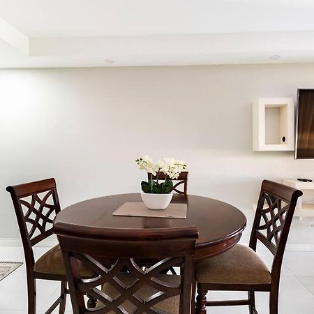 City Edge La Vie 金斯敦 外观 照片